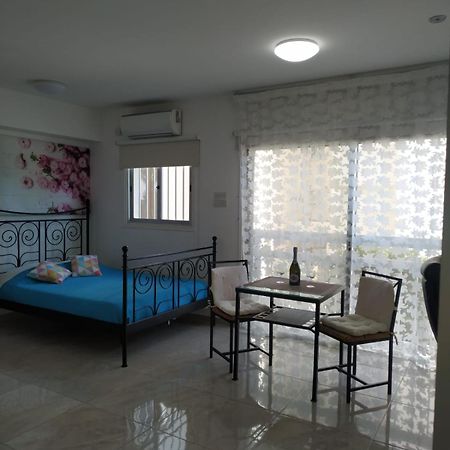 Stelia'S Seagate Studio Apt. Larnaca Exteriör bild