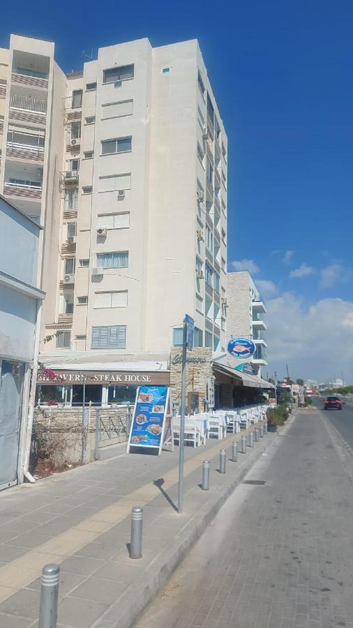 Stelia'S Seagate Studio Apt. Larnaca Exteriör bild