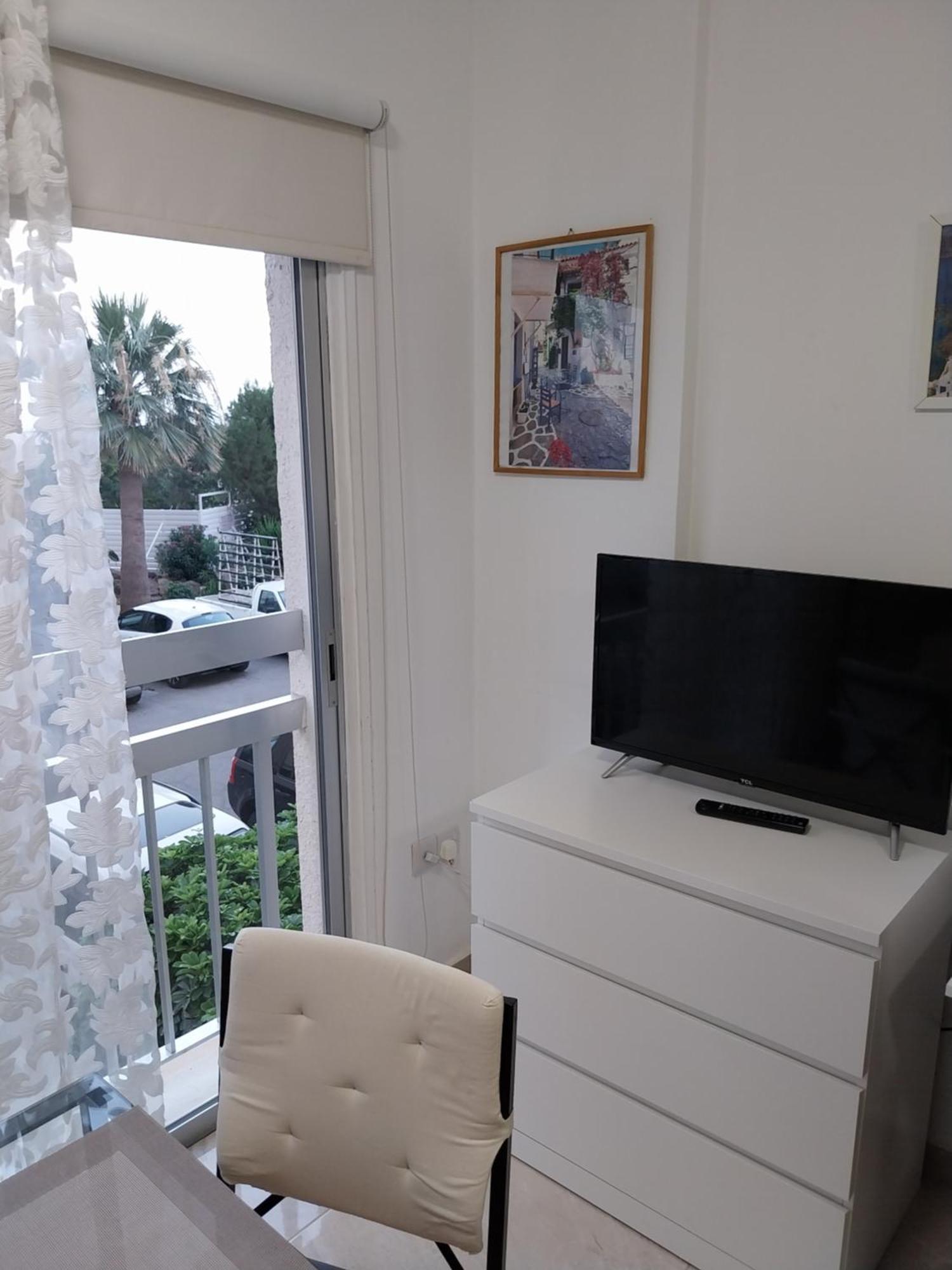 Stelia'S Seagate Studio Apt. Larnaca Exteriör bild
