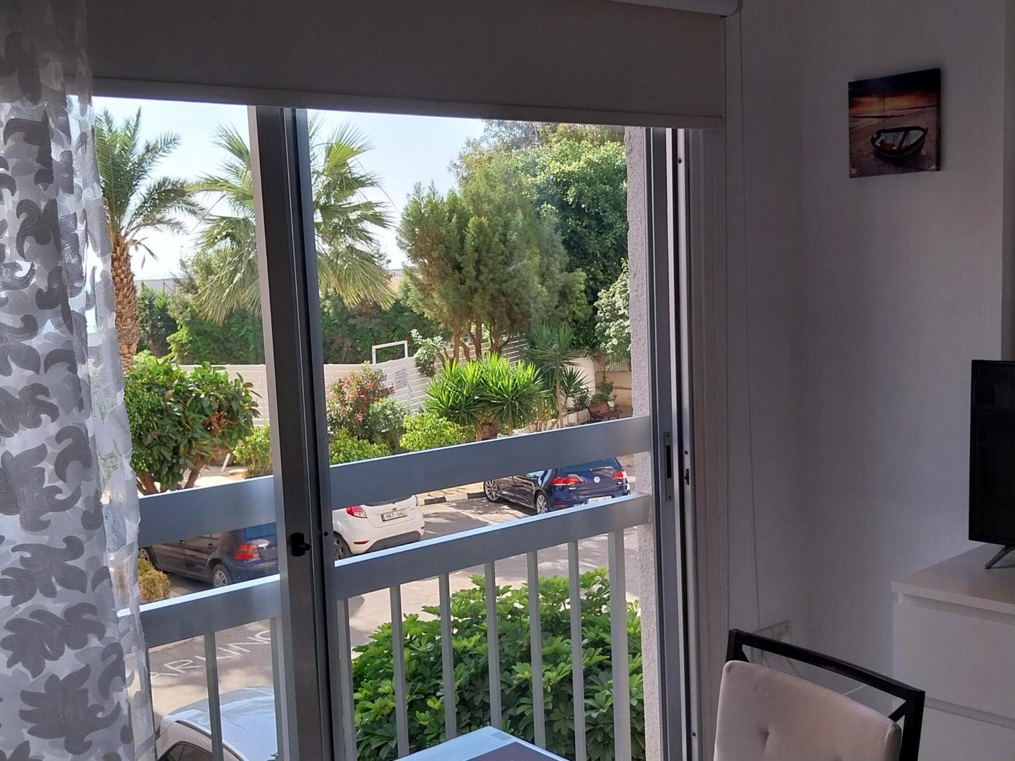 Stelia'S Seagate Studio Apt. Larnaca Exteriör bild
